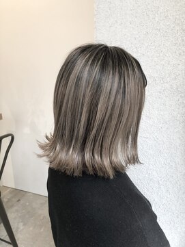 ピボット 北千住(PIVOT) 外ハネミディアムハイライト