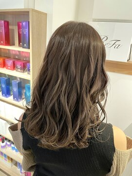 ミーナ バイ アーバン(Meena by urban.) 【ANNEXハザマ】透明感カーキグレージュ×ニュアンスミディ