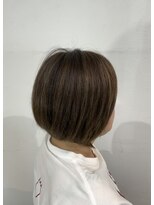 ヘアートラム(HAIR TRAm.)&nbsp;前下がりナチュラルボブ(メッシュカラー・グレー系カラー)