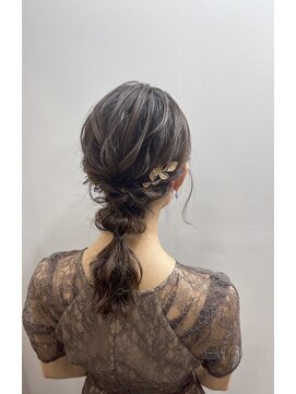 クレア(Crea) お呼ばれ編み下ろし 編み込み ローポニーテール お団子