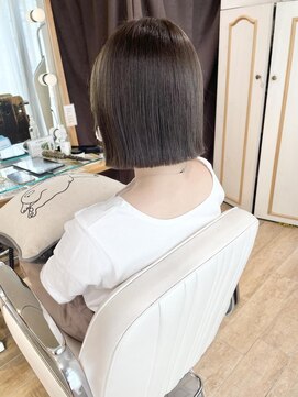 ネオリーブ チロル 横浜西口店(Neolive CiroL.) オリーブベージュ×切りっぱなし