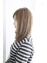 シュシュット(chouchoute)&nbsp;斜めバングデザインカラーシルキーベージュグレージュカラー/110