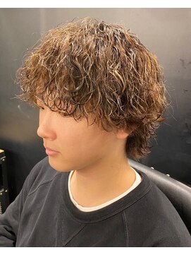 ビンゴ(BINGO) 1234波巻きツイストスパイラルパーマ刈り上げフェードバーバー