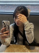 Stylist. 明石 紗良 - 個性的すぎないシンプルな垢抜けstyleが得意 [ブリーチ/顔周りレイヤー/ロング]