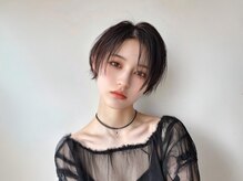 骨格やパーツに合わせて前髪・顔周りを精密にデザイン。小顔効果を高め、あなたの魅力を最大限に引き出す。