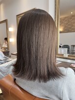 プティアミ(petite amie)&nbsp;赤みを抑えたオリーブベージュ