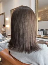 プティアミ(petite amie)&nbsp;赤みを抑えたオリーブベージュ