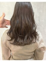 キチ(kichi.)&nbsp;[kichi.] セミロング×くすみベージュ