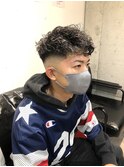 メンズ刈り上げメッシュスペインカールスキンフェード