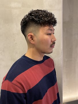 フランクスバーバーザスタンド(Frank’s barber the stand) 直毛におすすめハードカールE