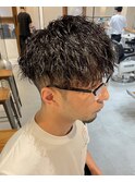 黒髪無造作ツイストスパイラルパーマツーブロックマッシュ