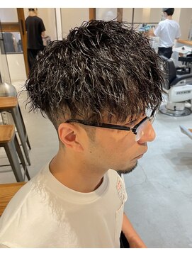 フリーク バーバーショップ 都島店(FREAK BARBER SHOP) 黒髪無造作ツイストスパイラルパーマツーブロックマッシュ