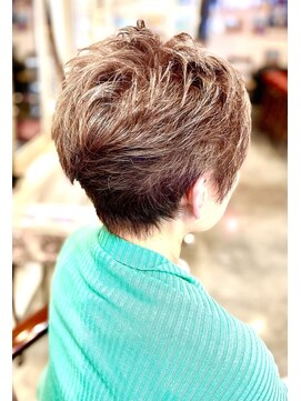 サーティエイト(38) 60代 さわやかボリュームショート/カット/カラー/髪質改善/元町/