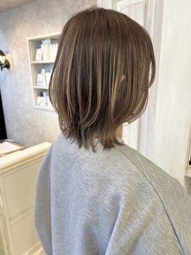 キャアリー(Caary) 福山市Caaryハイライトカラーくびれレイヤースタイル20代30代