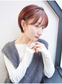前髪あり耳かけショートヘアボルドーカラー