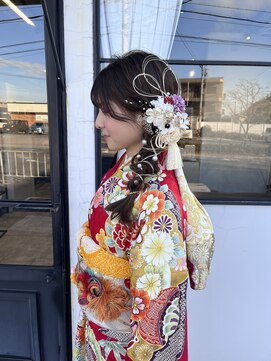 エラ(ere) 振袖ヘア 成人式ヘア 編み下ろしアレンジ 袴アレンジ