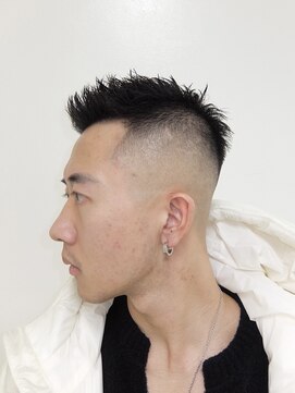 メリケンバーバーショップ トーキョー(MERICAN BARBERSHOP TYO) メンズカットバーバースタイルフェザーアップ