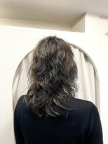 イチエ(icie)&nbsp;【渡部】柔らかく動くレイヤーパーマスタイル