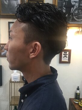 デュエルヘアー グルーミングショップ(DWELL HAIR. GROOMING SHOP) パーマ/ツーブロック×サイドパートスタイル