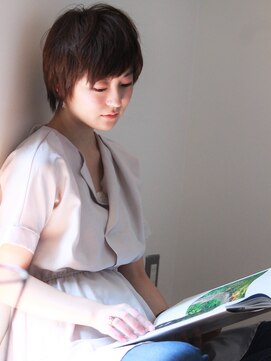 アトリエパーランプ(Atelier par LAMPE) ラフ感を残したアシンメトリーな黒髪ワンサイドショートl