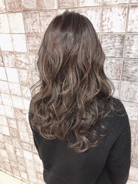 ラブリッシュ(LOVERICHE) 極細ハイライトのグラデーションカラー　［延山styling］