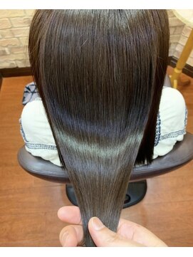 ふりいふらいと 柔らか艶々縮毛矯正ストレート