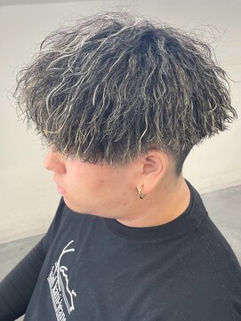 バース バイ ハピネス(BIRTH by happiness) 奈良men'sホワイトメッシュ縦落ちツイストスパイラルパーマ