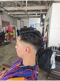 スキンフェード七三分けバーバースタイル