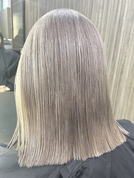 イリ 心斎橋(ili) ハイライトカラー/ミルクティーベージュ/レイヤーカット