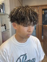 エリマバイフィフス 調布(elima by fifth)&nbsp;調布ツイストスパイラルハイライトパーマ縦落ちツイスパ刈り上げ