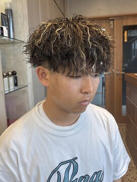 エリマバイフィフス 調布(elima by fifth) 調布ツイストスパイラルハイライトパーマ縦落ちツイスパ刈り上げ