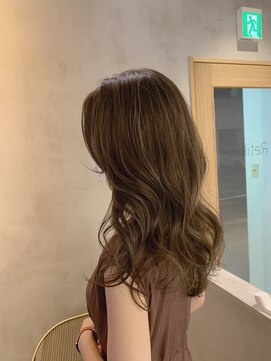 ロエ(loe) 白髪を活かす ブラウンベースのハイライトカラー