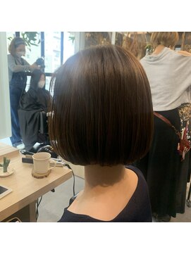 パム 恵比寿(PAM.) 首元すっきりカーキベージュボブ