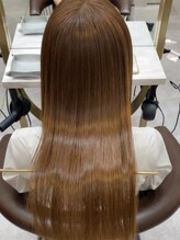 《ブリーチ毛対応の縮毛矯正で収まりのいい艶髪へ》ブリーチ毛でもできる縮毛矯正是非お任せください♪