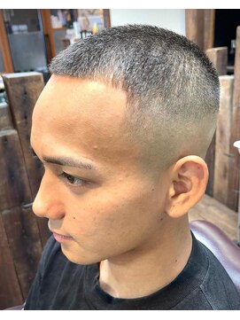 カットアンドリラクゼーション アイリー スキンフェードボーズ