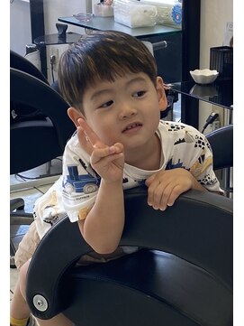 アヴソリューク(Absoluk) キッズカット　ツーブロックマッシュ