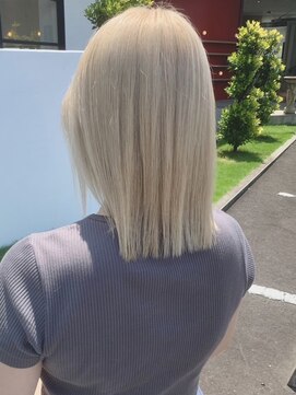 エニフォーイーストハム(Eni for eastham) 切りっぱなしミディアム×アッシュベージュ