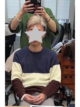 アッシュ(Ash) ブリーチ.ホワイトカラー.カット