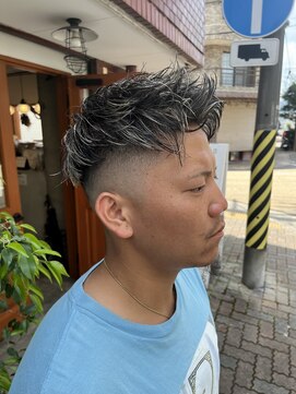 ヘアーラボ ハチ(HAIR LABO HACHI) ホワイトメッシュ×フェード