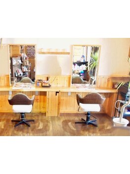 ママさんスタイリストが、カウンセリングから仕上げまでマンツーマンで施術◎お子様連れも歓迎♪