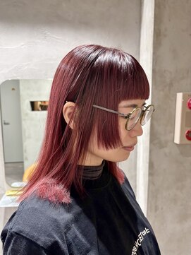 ヒュー(Hue) 少しモードを感じるピンクミディ