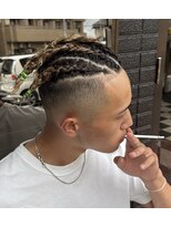 ケーエムシーセントラルルーツ(KMC Central Roots)&nbsp;4本コーンロウ、スキルフェード