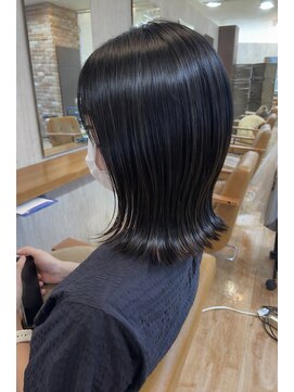 ヴィサージュクルー(VISAGE crew) 補修と保湿効果のトリートメントで艶々な外ハネデザイン！