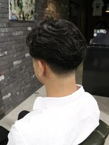 スリーセント 栄(3/cent)&nbsp;テーパーフェード/ニュアンスパーマ/毛流れ/ビジネスヘア