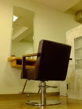 サロン デ サン(Salon des cent)の写真/丁寧な対話で“似合う”を追求。パーソナルカラー診断で肌を明るく見せる、理想の髪色を叶えます。