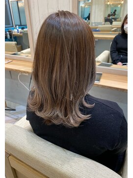 シー バイ ロンド 新宿(Sea by Lond) 【藤原三知代】ナチュラルグラデーションレイヤーロブ