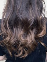 メイクス 表参道(MAKE'S omotesando)&nbsp;シックでマットなブロンドのハイライトです。