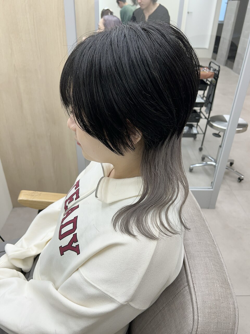 ウルフカット 襟足カラー インナーカラー シルバーグレー