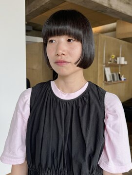 グラス(glass) 前上がりミニボブ