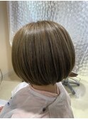 ミニボブ　白髪ぼかし　マッドベージュ